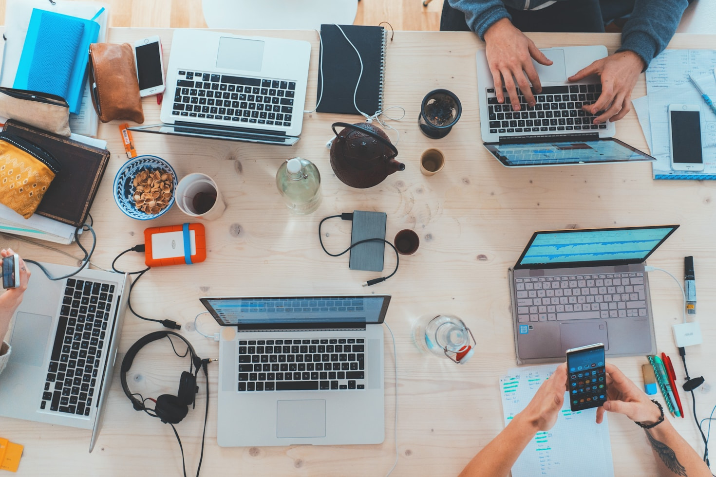 El impacto del conocimiento compartido en el éxito laboral